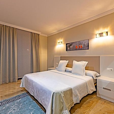 Marina Luxury Apartment Estepona Bagian luar foto