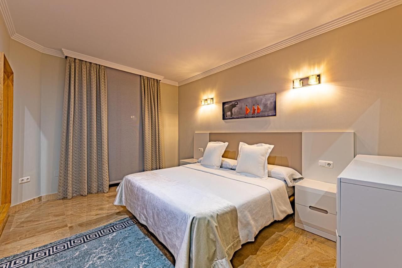 Marina Luxury Apartment Estepona Bagian luar foto
